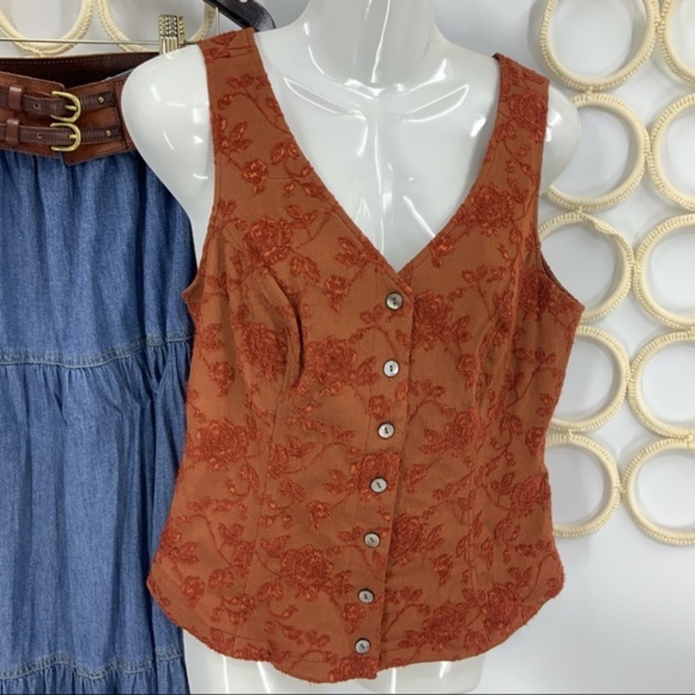 Isabella bird floral embroider button front vest M